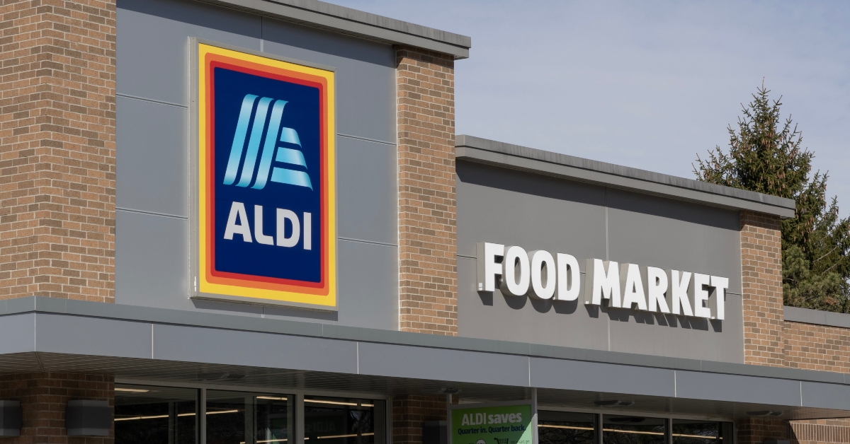 aldi discount supermarket exterior