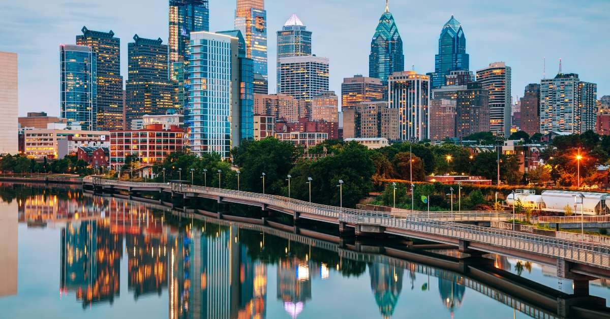 philadelphia skyline at night