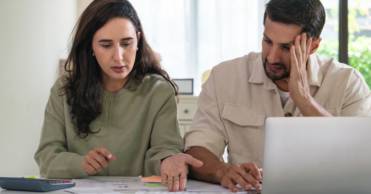couple pressure about bills