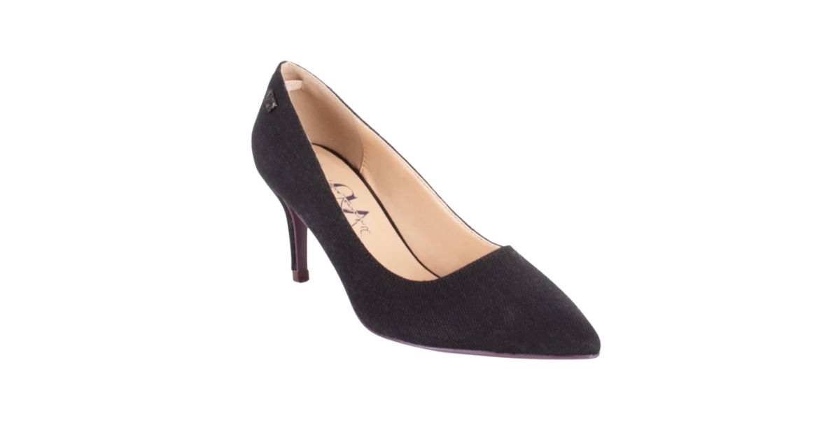 a black women's heel