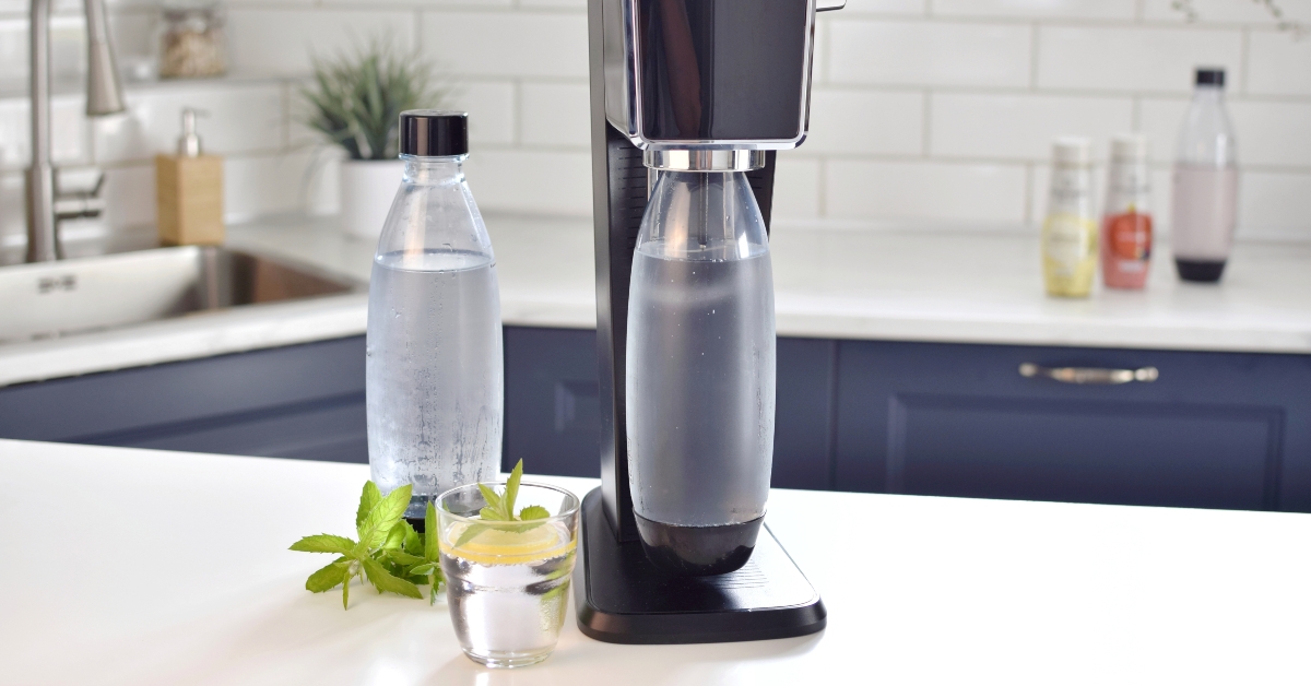 A device for making carbonated water