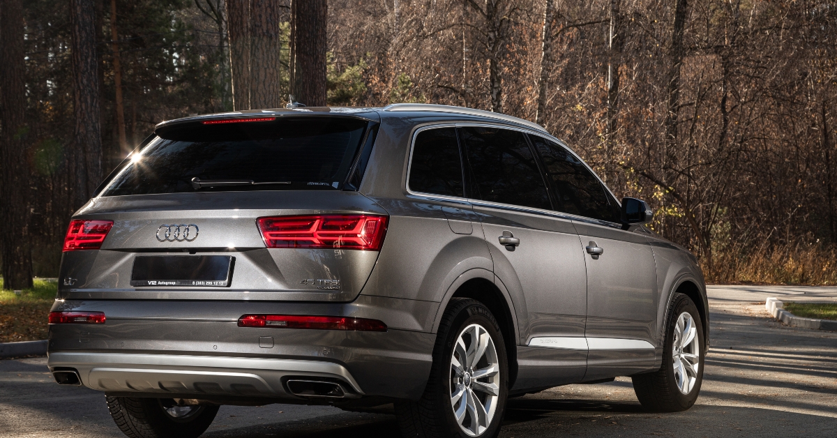gray audi q7