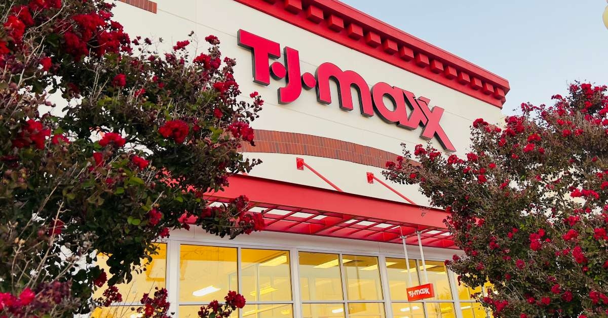 tj maxx discount retail storefront