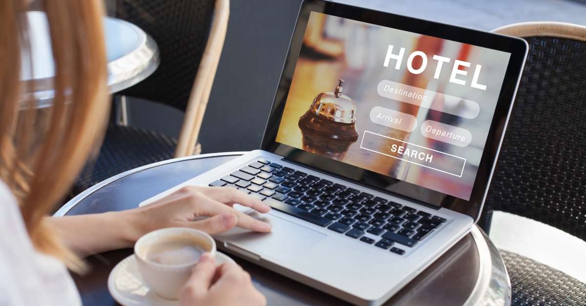 booking hotel on internet