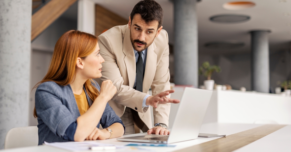 boss explaining case study to a businesswoman