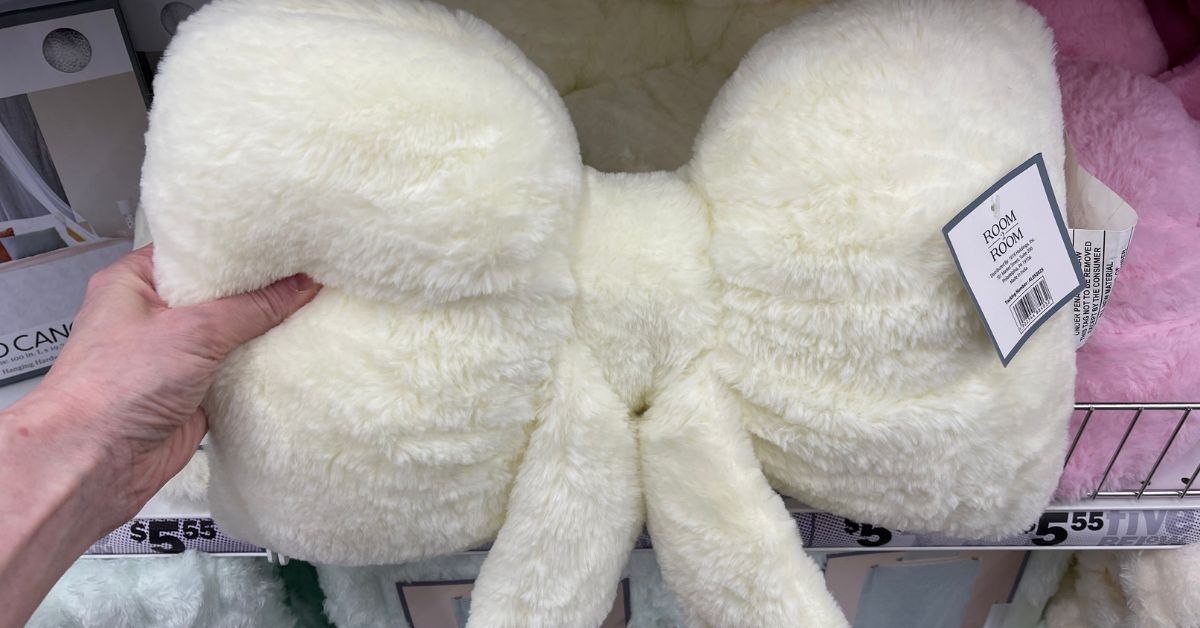 room2room bow pillow