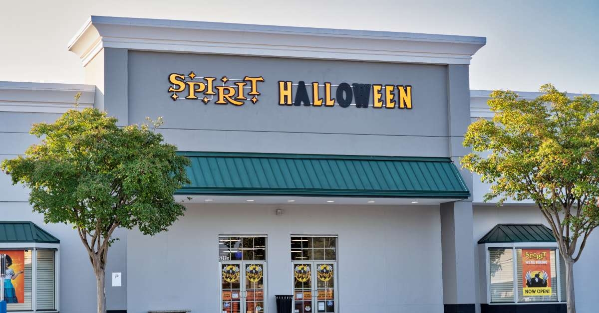 spirit halloween store exterior