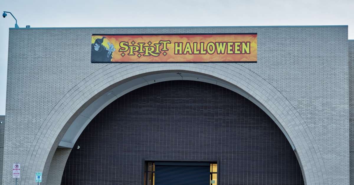 spirit halloween store