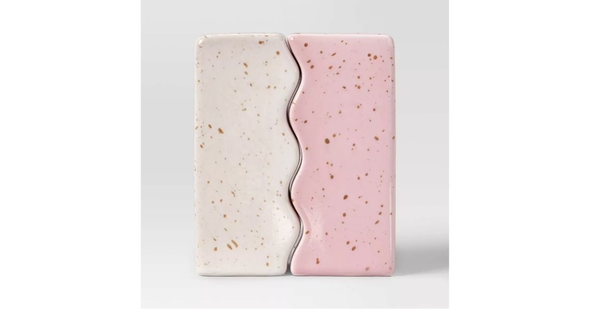 novelty salt and paper shaker set