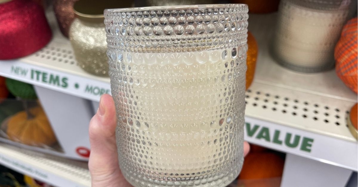 sandalwood scented candle