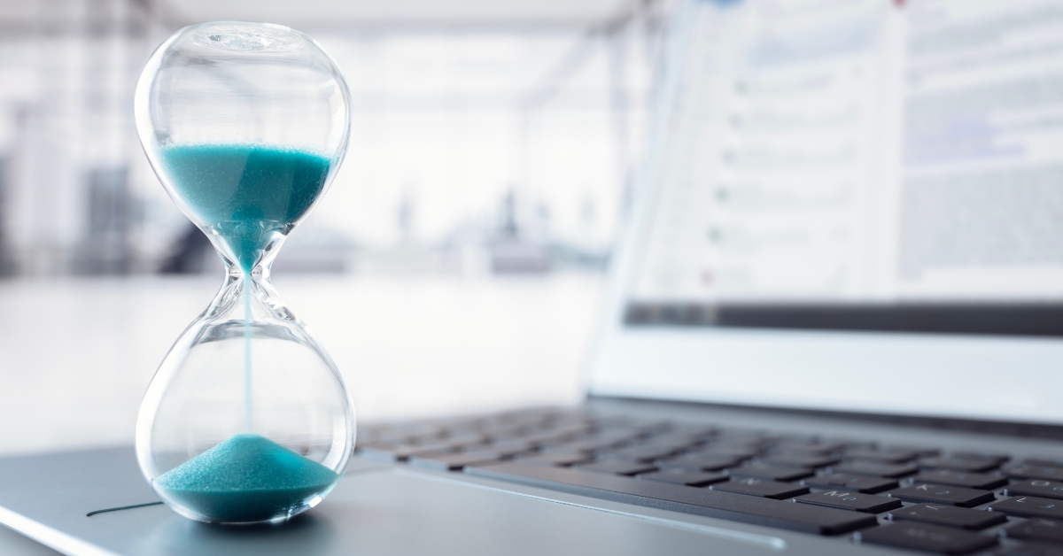 hourglass on laptop