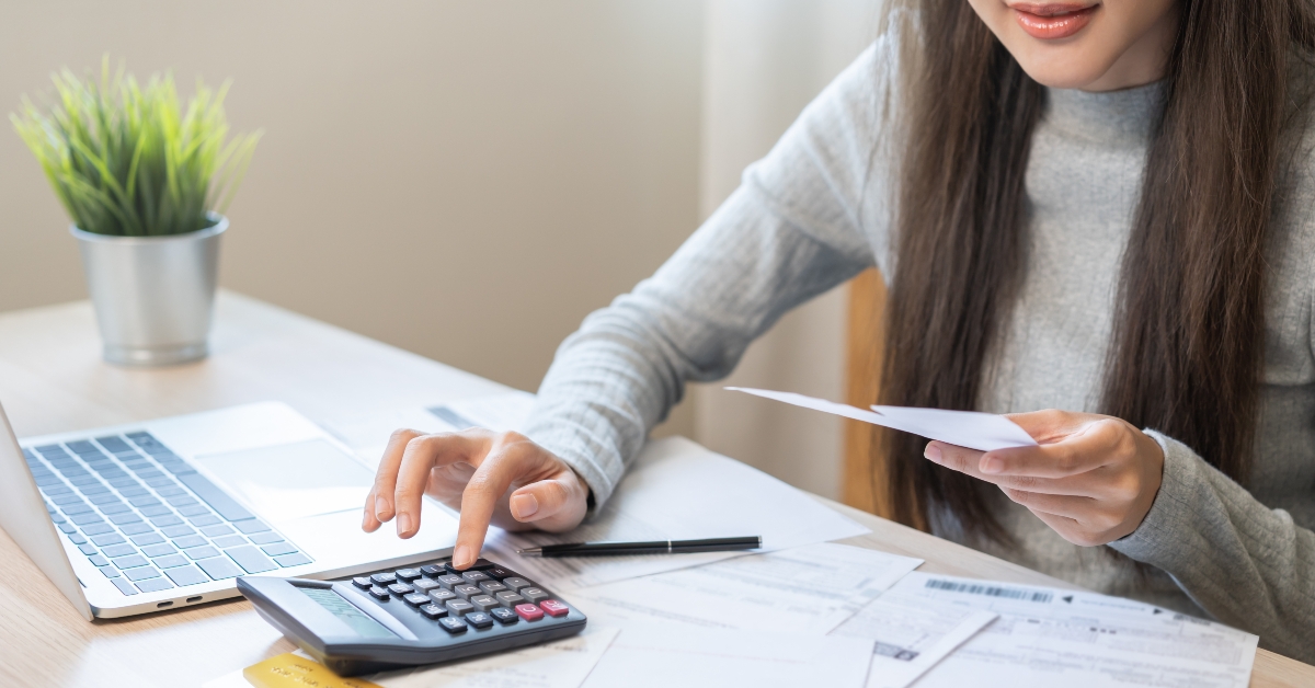 young woman calculating bills
