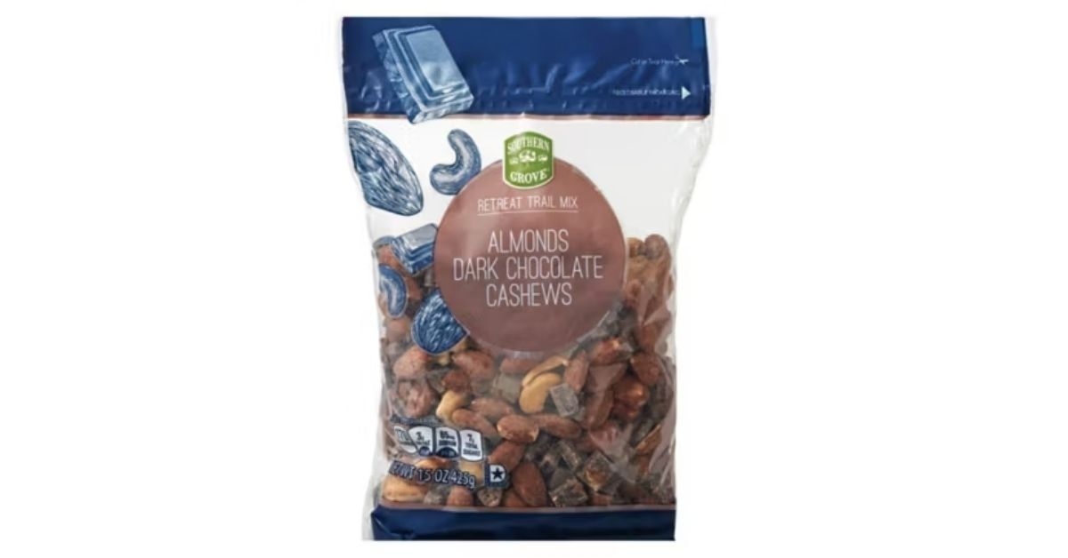 almond dark chocolate cashews trail mix