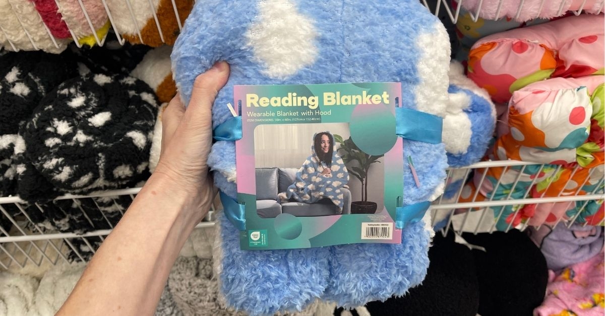 wearable reading blanket