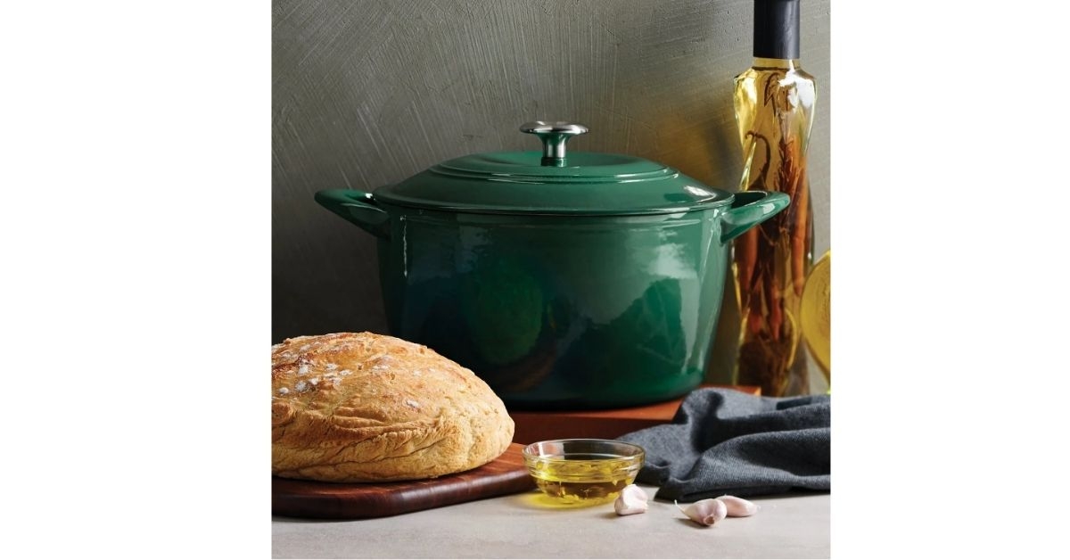 cast iron covered round dutch oven 