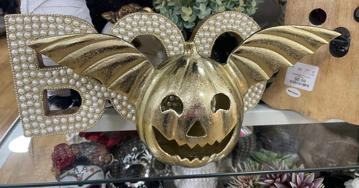 vampire pumpkin decor