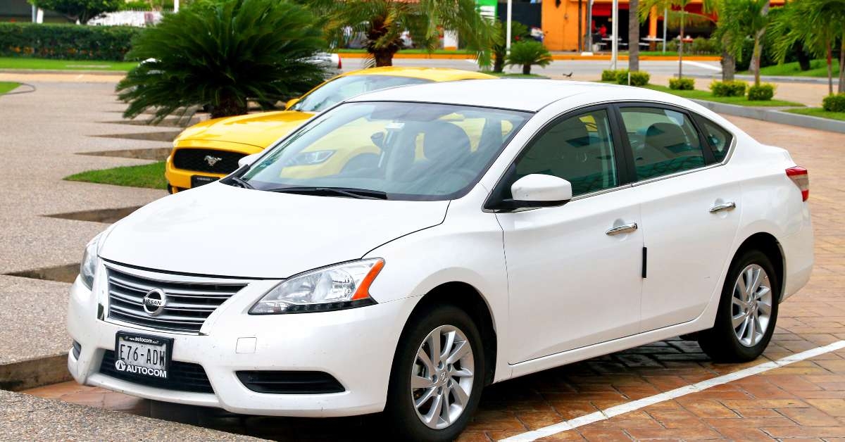 white nissan sentra