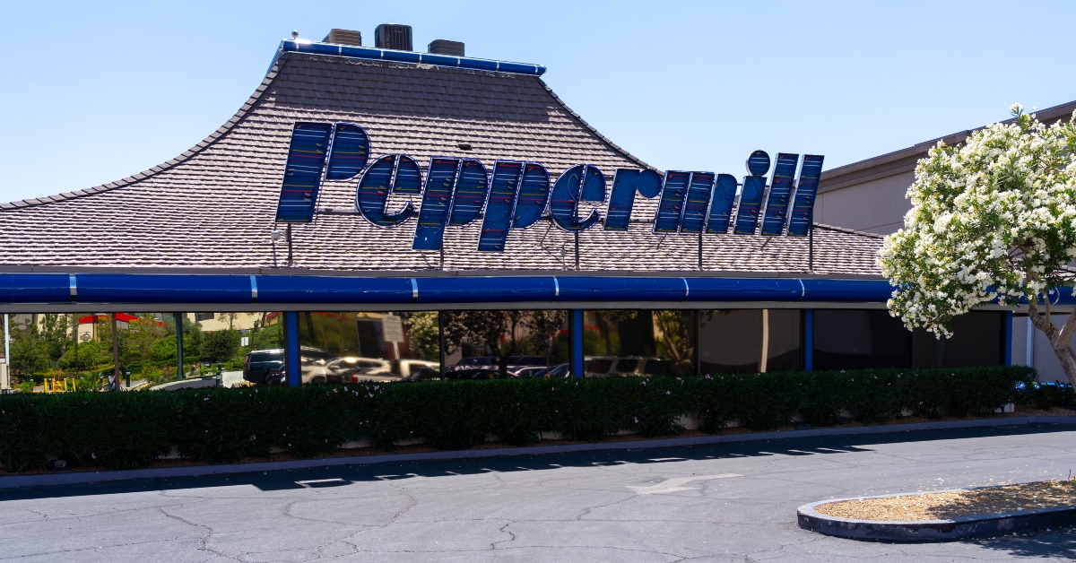 Peppermill and Fireside Lounge Restaurant exterior