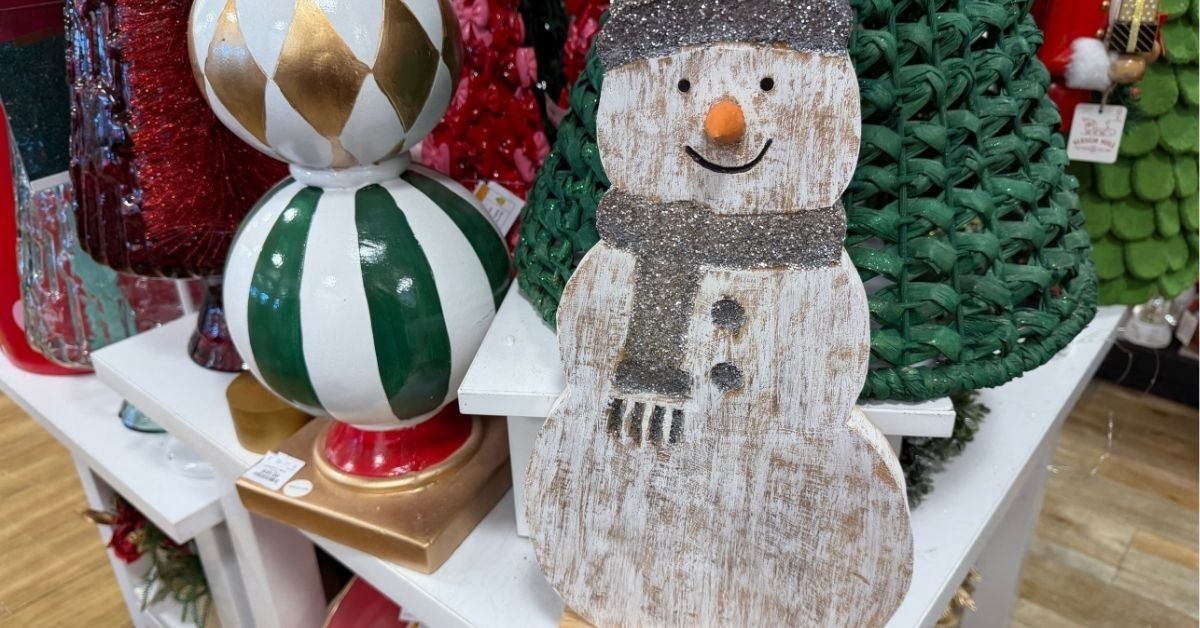 wooden snowman decor