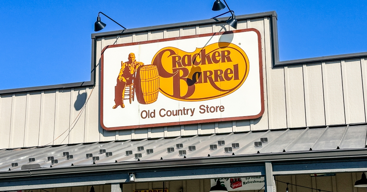 Cracker Barrel restaurant sign