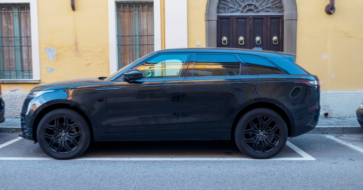 black 2020 range rover