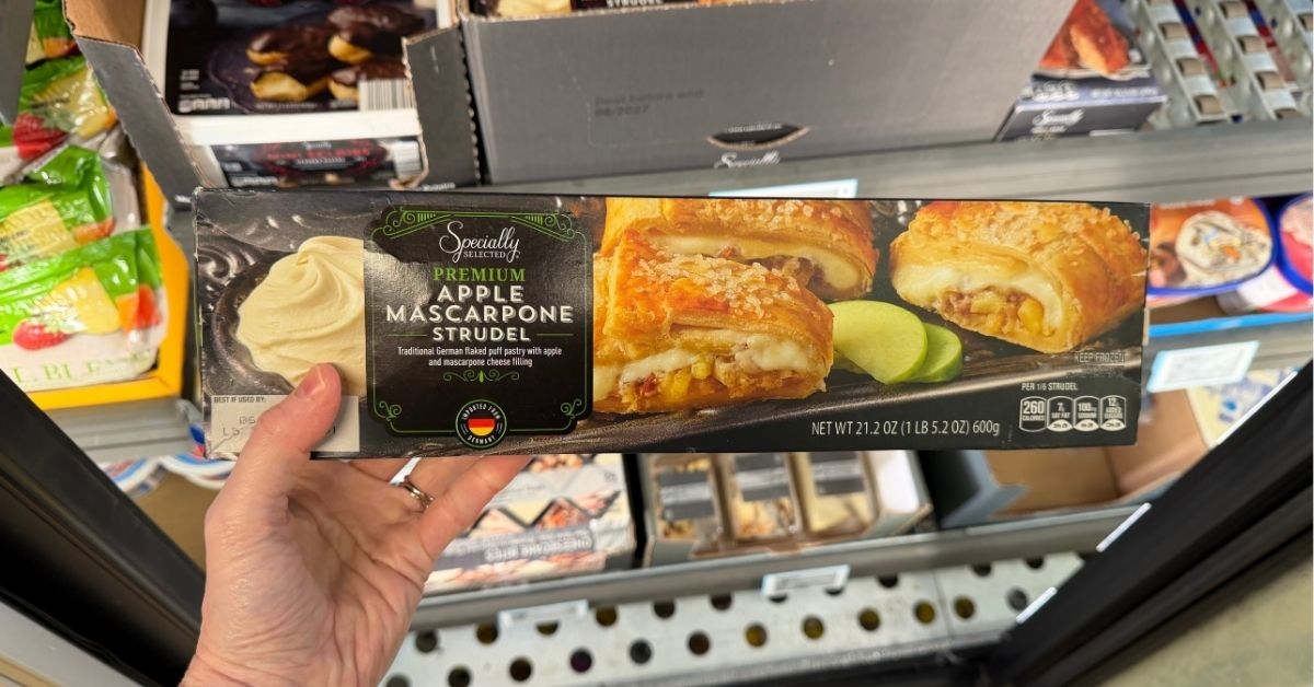 premium apple mascarpone strudel