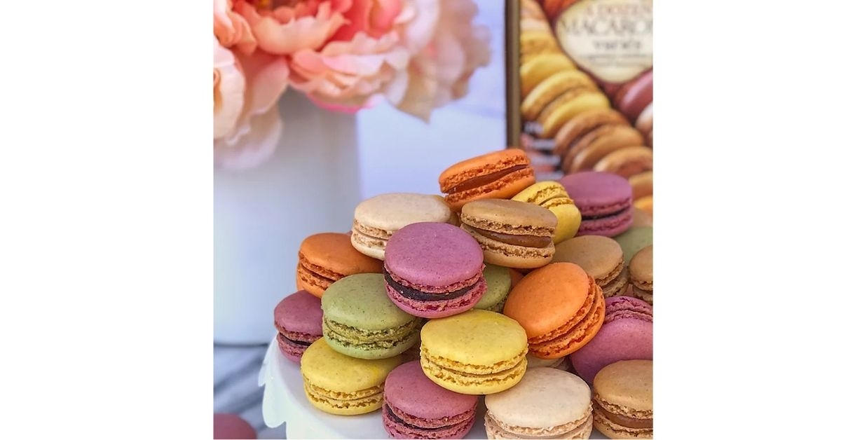 a dozen macarons varies