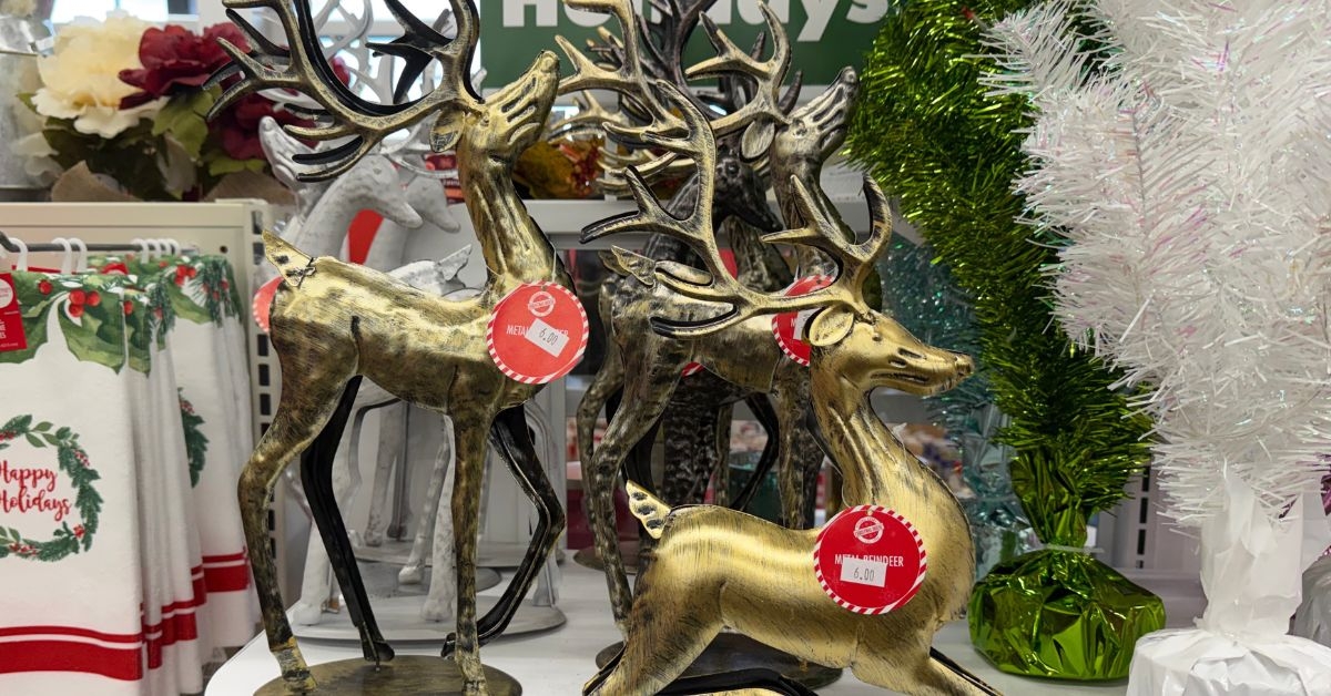 gold reindeer decor