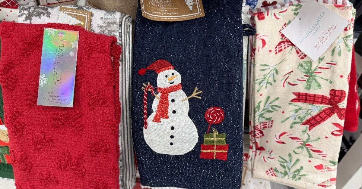 kitchen towels and mini mittens