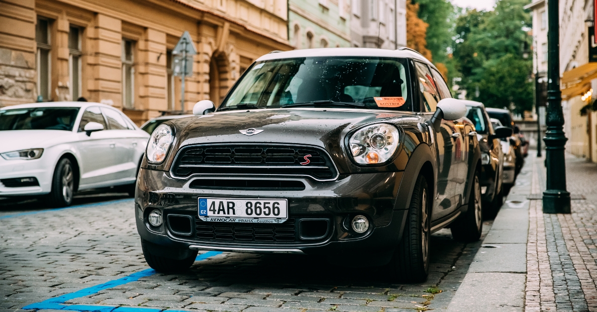 Front View Of Black Mini Cooper Countryman