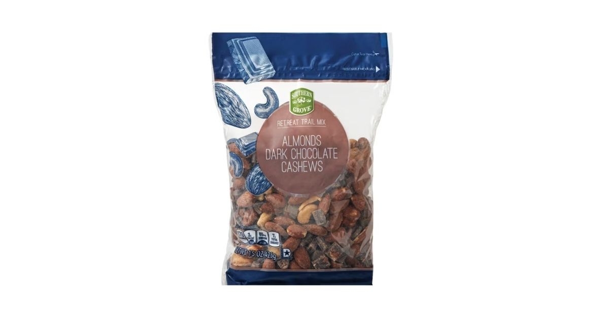 almond dark chocolate cashews trail mix