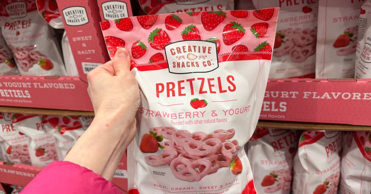 strawberry and yogurt pretzels