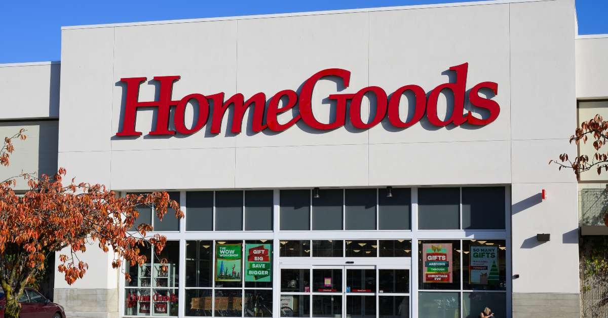 Facade of HomeGoods store location 