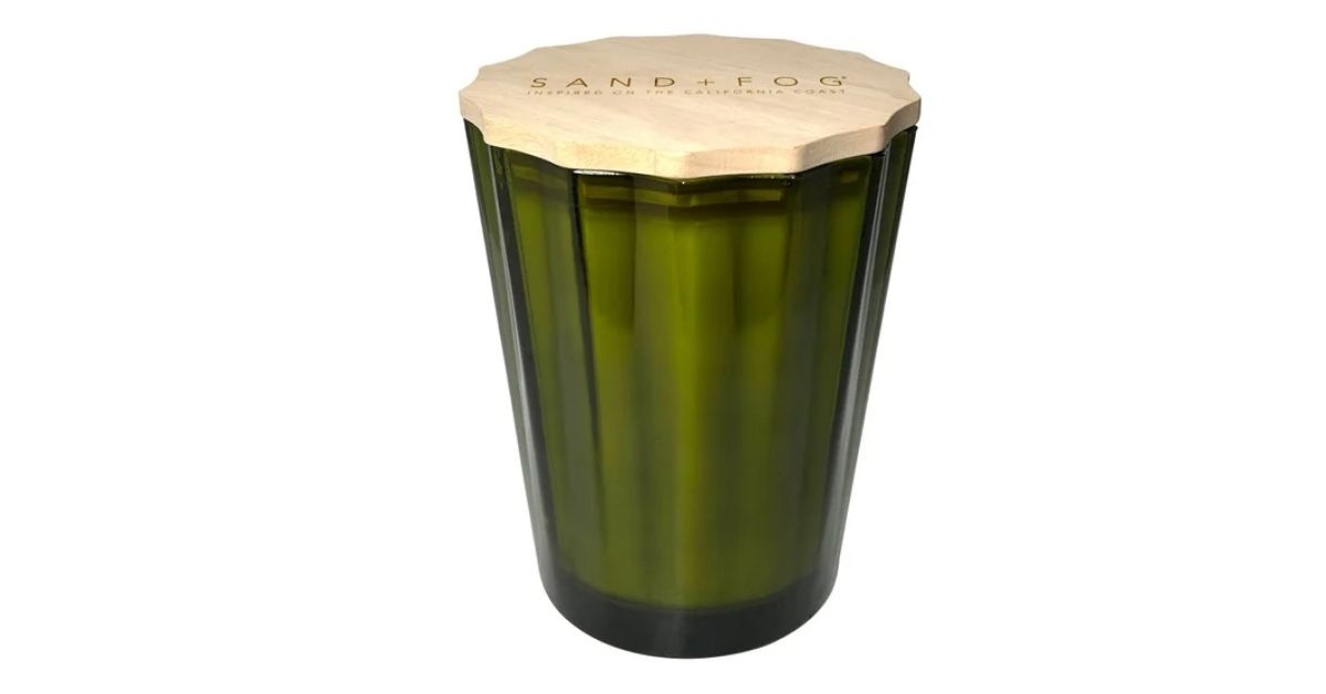 scalloped candle with rubber wood lid