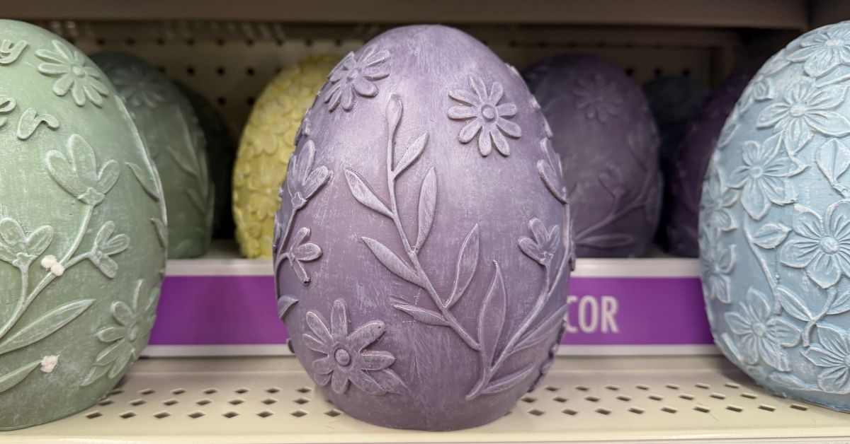 egg table decor
