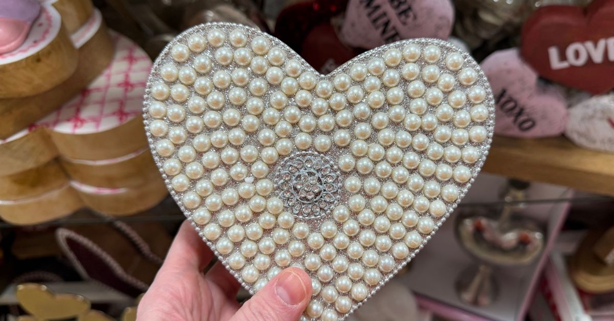 pearl heart decor