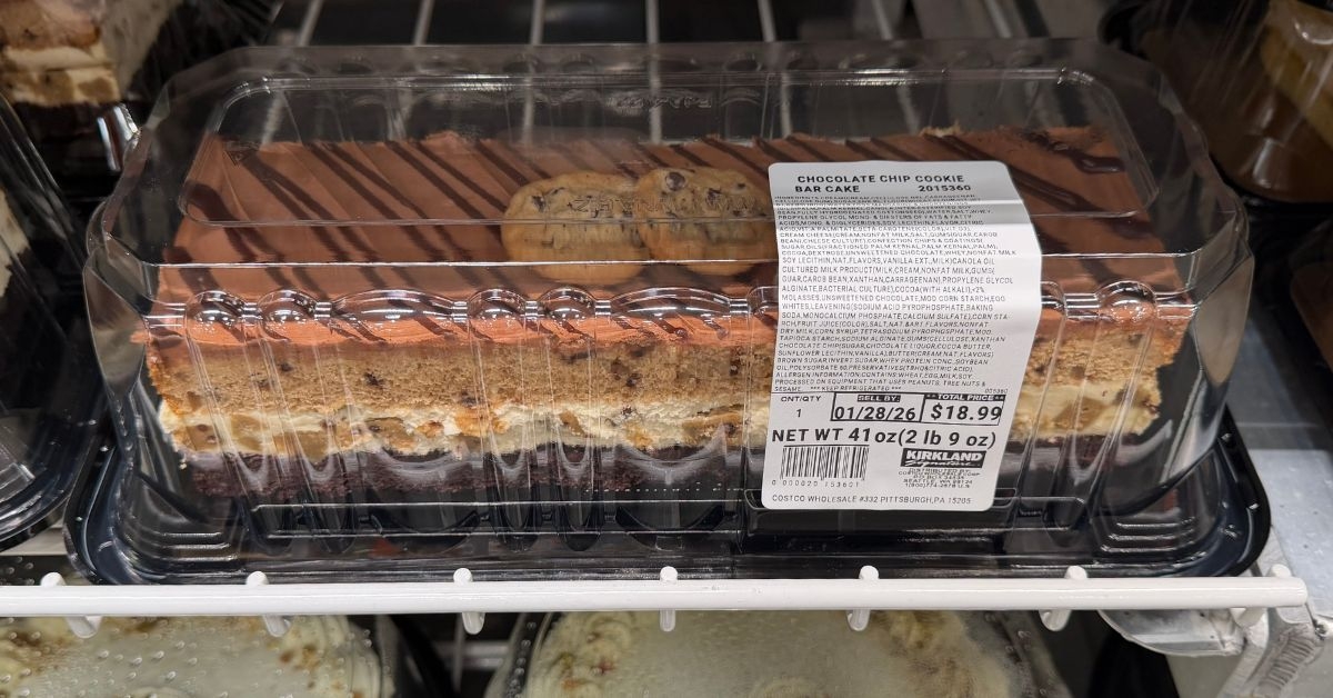 chocolate chip cookie bar cake