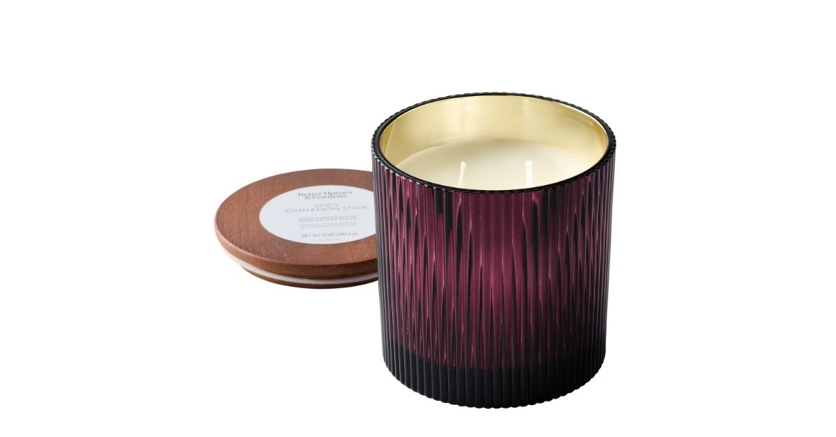 jar candle with wooden lid