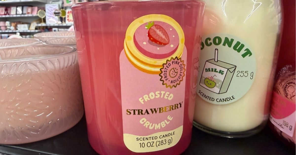 frosted strawberry crumble candle