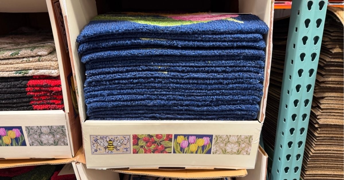 hand hooked accent rug