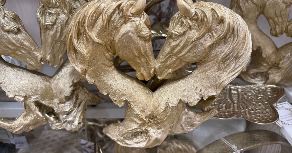 gold horse decor
