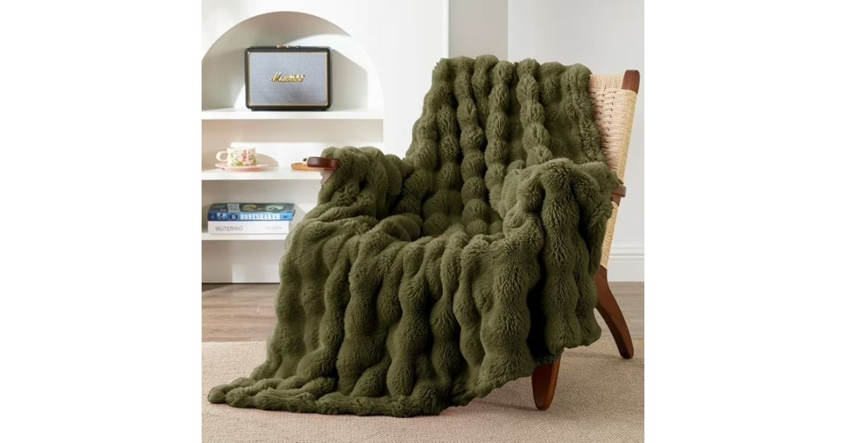 Love's cabin Faux Rabbit Fur Fleece Throw Blanket