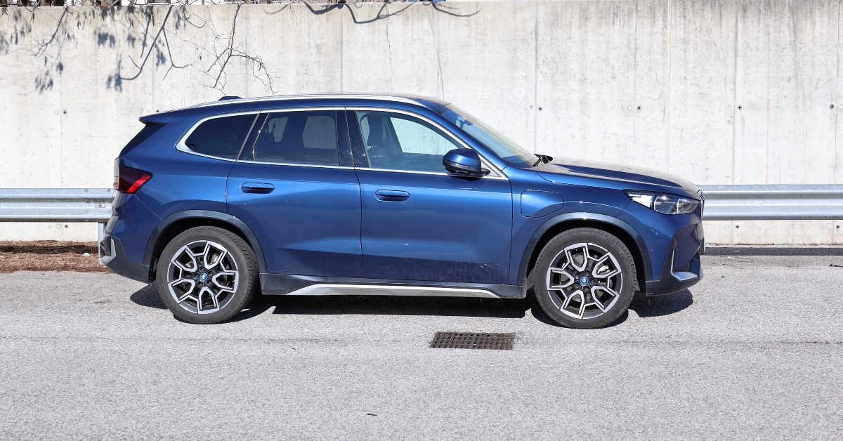 metallic blue bmw x1-u11