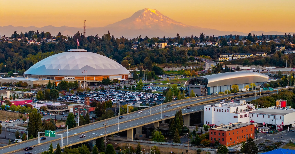 tacoma skyscrapers with mount rainier