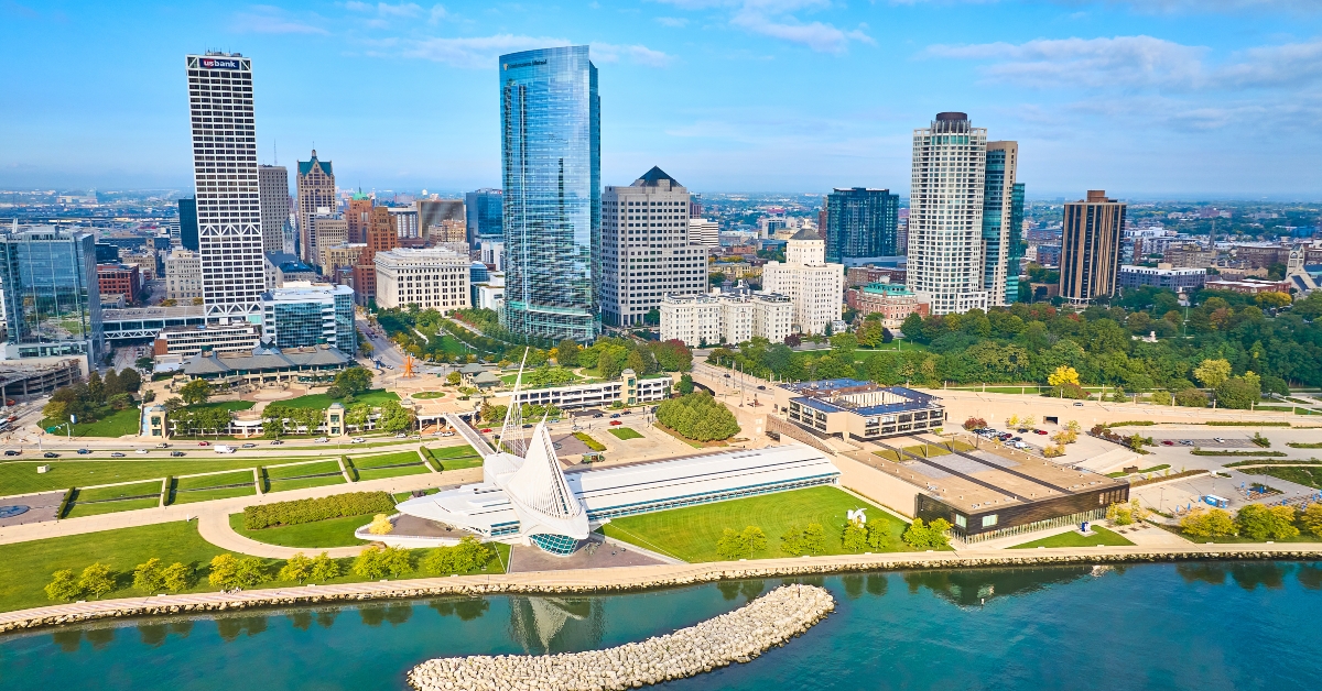 aerial milwaukee skyline