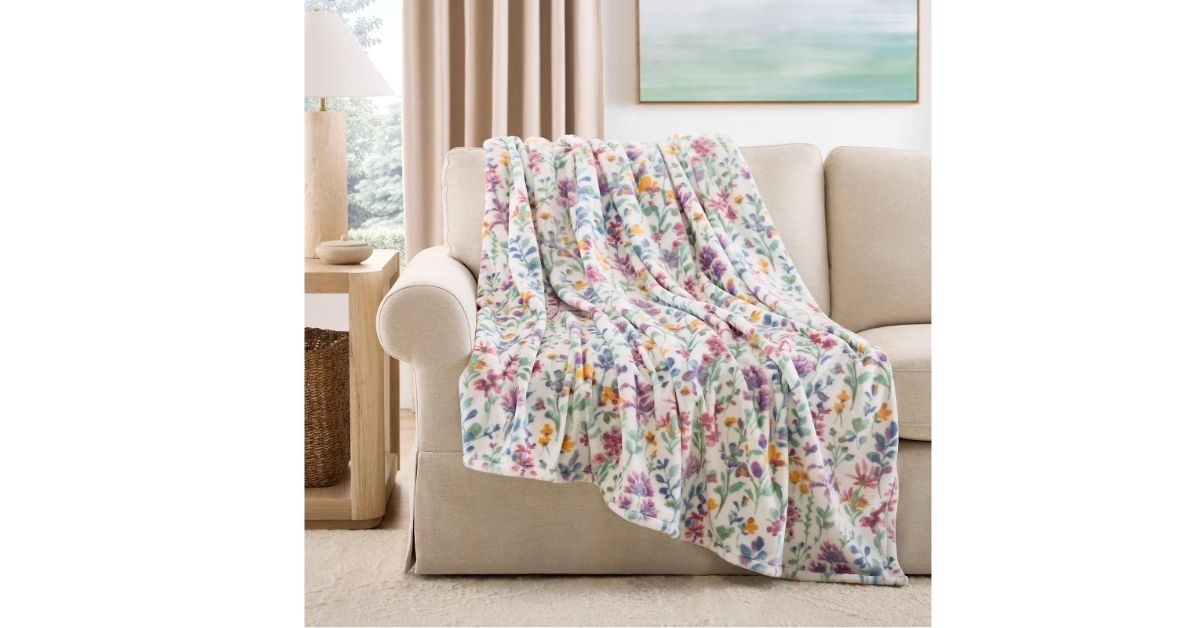seasonal lounge throw