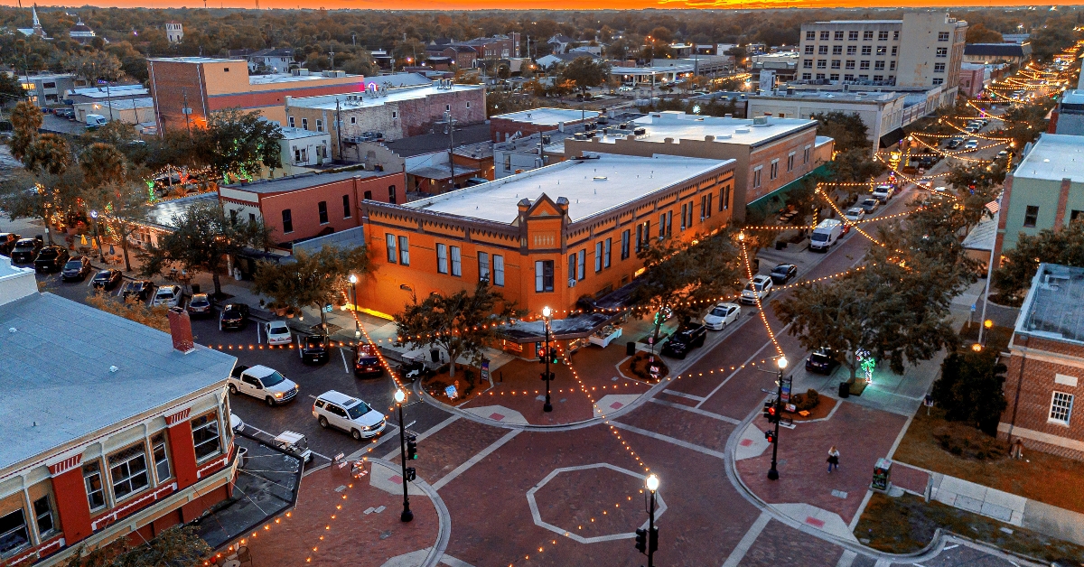 downtown sanford in christmas