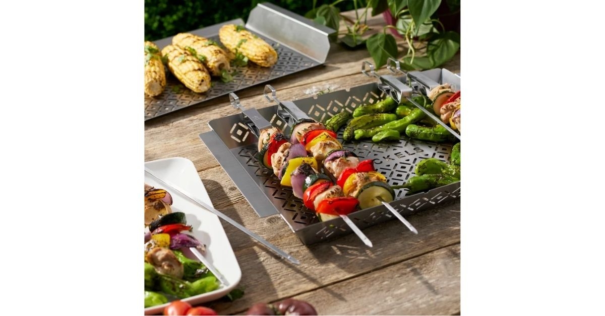 8 piece bbq trays and skewer set