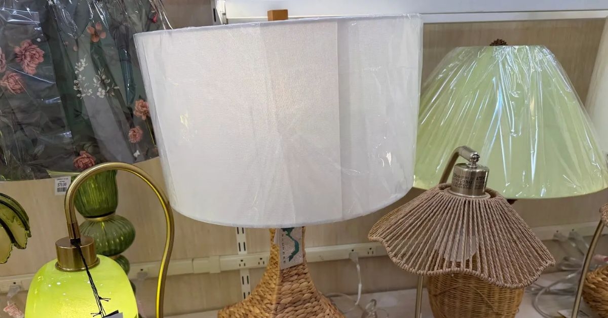 rattan table lamp