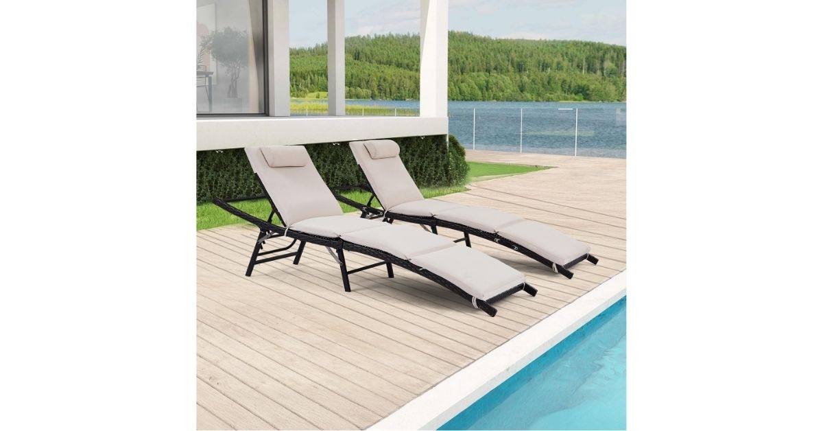 lounges with cushions